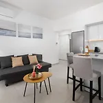 Rhodes Apartment *